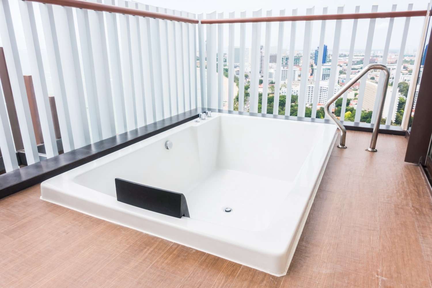 Moving a Hot Tub: What It Really Takes and When to Call Professional Movers